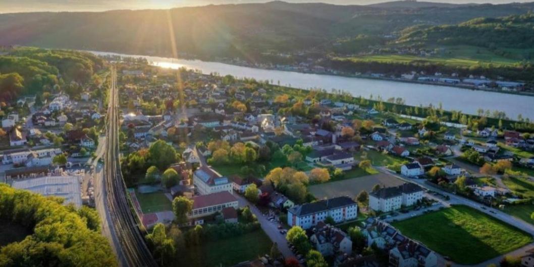 Apartment An Der Donau Krumnussbaum ภายนอก รูปภาพ